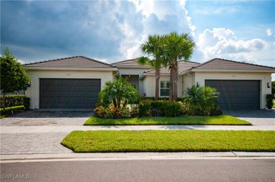 16453 Orinda Way, Home with 3 bedrooms, 3 bathrooms and null parking in Bonita Springs FL | Image 2