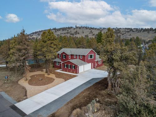 122-1217 Vine Maple Dr, Klamath Falls, OR, 97601-8745 | Card Image