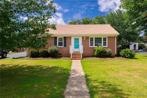 8272 Franklin Ln, Mechanicsville, VA, 23111-1815 | Card Image