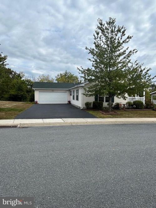 94 Random Rd, DOUGLASSVILLE, PA, 19518-1917 | Card Image