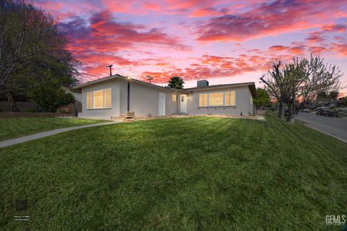 2401 Kenwood Rd, Bakersfield, CA, 93306-3422 | Card Image