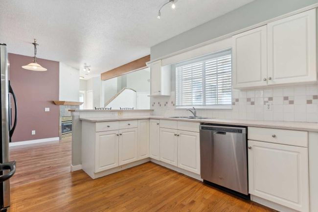 301 Patterson View Sw, Home with 2 bedrooms, 2 bathrooms and 1 parking in Calgary AB | Image 10