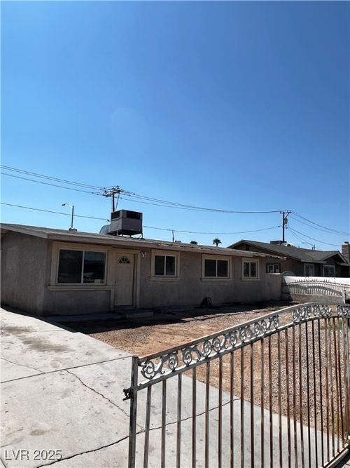 2624 Brady Ave, Las Vegas, NV, 89101-1519 | Card Image