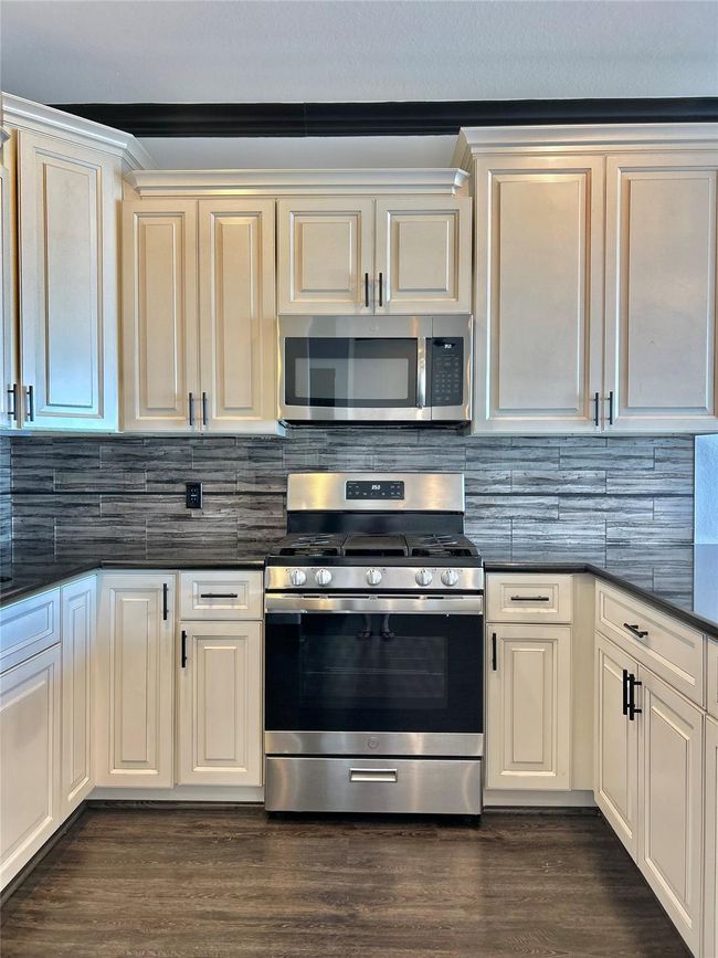 Kitchen | Image 10