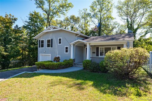40 Edgar Ct, Huntington, NY, 11743-2637 | Card Image