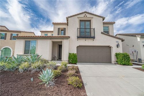 18642 Cedar Crest Dr, Canyon Country, CA, 91387-1453 | Card Image