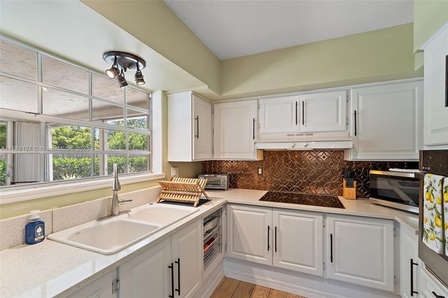 0 - 367 W Riverside Dr, House other with 3 bedrooms, 2 bathrooms and null parking in Tequesta FL | Image 37