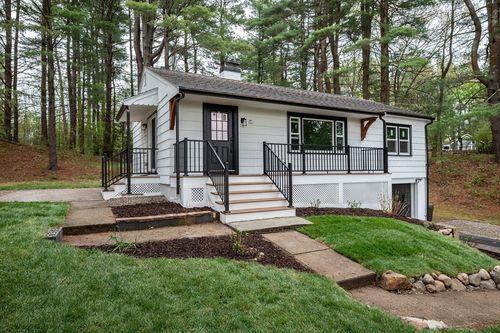 9 Bridge St, Medfield, MA, 02052-1503 | Card Image