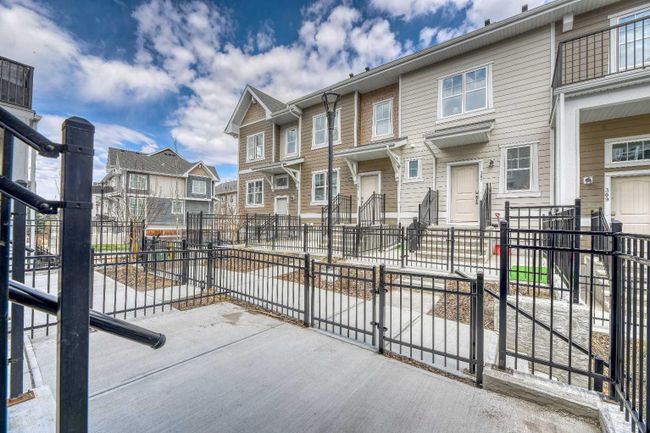 310 Cranbrook Walk Se, Home with 2 bedrooms, 2 bathrooms and 2 parking in Calgary AB | Image 5