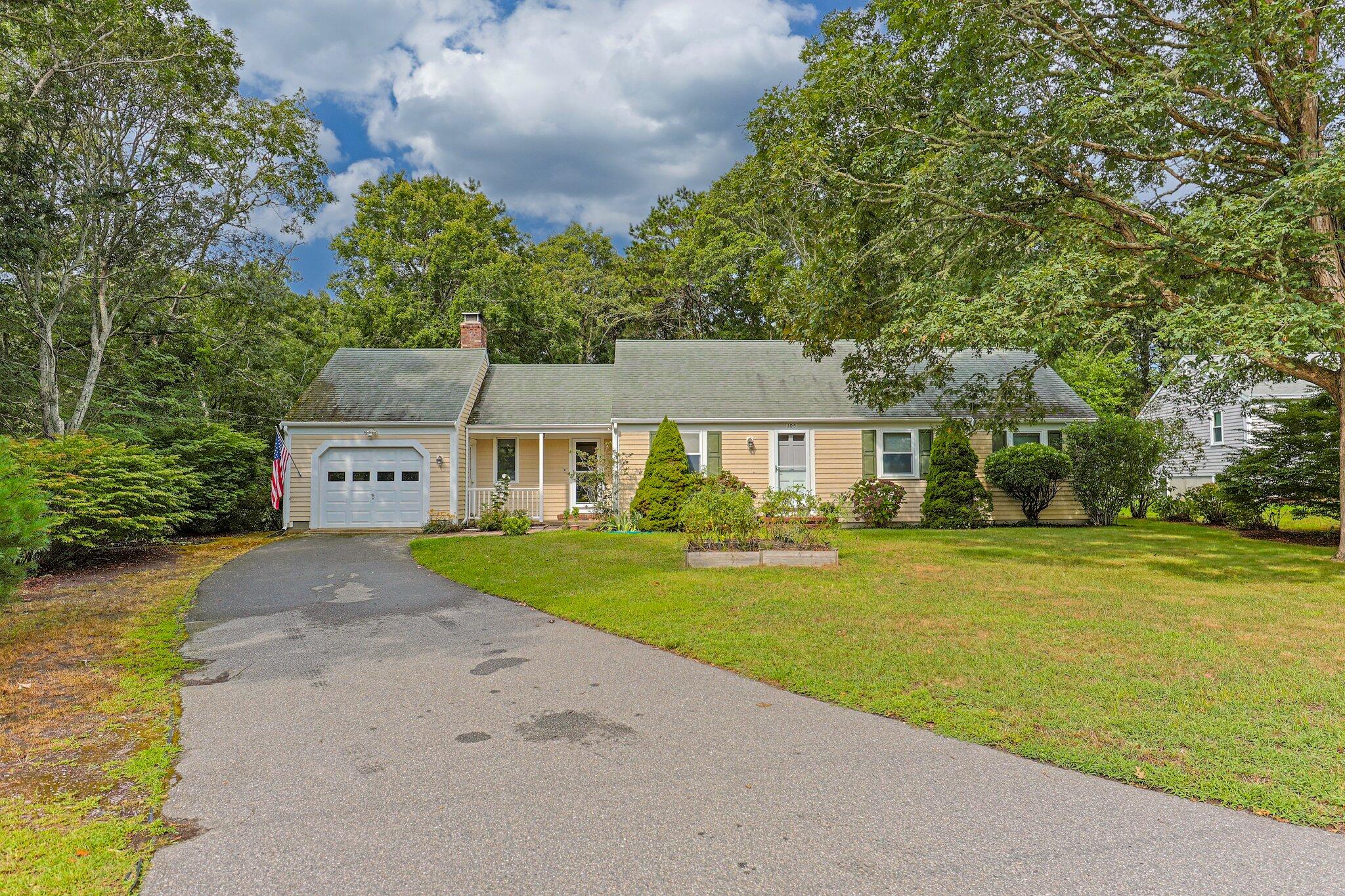 Thoreau Dr, Centerville, MA 02632