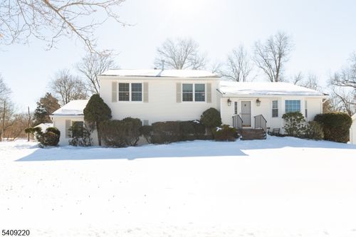 9 Sturbridge Dr W, Piscataway, NJ, 08854-5735 | Card Image