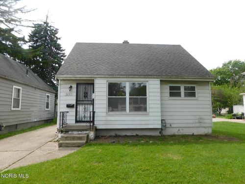 3235 Beaumont Dr, Toledo, OH, 43608-2201 | Card Image