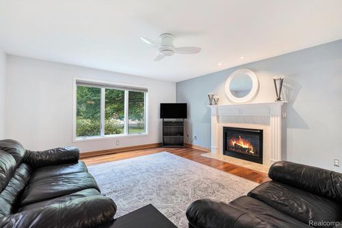 8175 Boulder Dr, Davison, MI, 48423-8641 | Card Image