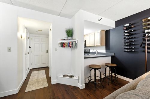 270 E Highland Ave, MILWAUKEE, WI, 53202-6635 | Card Image