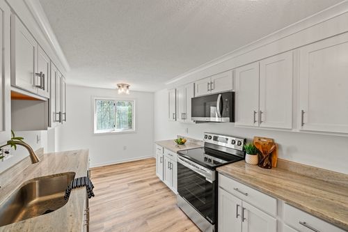 26-10 Ledgewood Way, Peabody, MA, 01960-1395 | Card Image