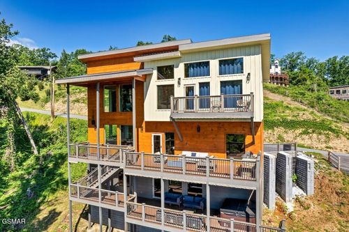 850 Chestnut Dr, Gatlinburg, TN, 37738-4451 | Card Image