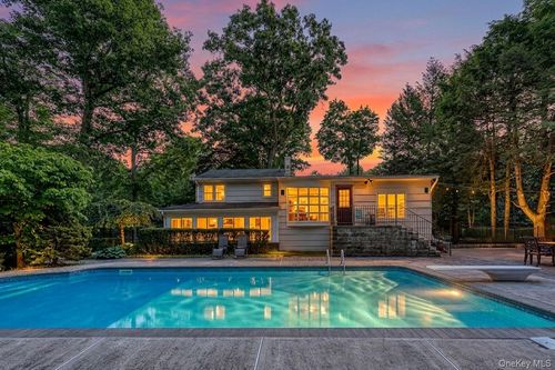 26 River Rd, Suffern, NY, 10901-3735 | Card Image