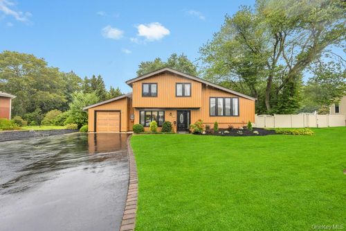 532 Ocean Ave, Oakdale, NY, 11769-1534 | Card Image