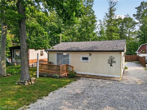 5158 University Dr, Geneva, OH, 44041-9447 | Card Image