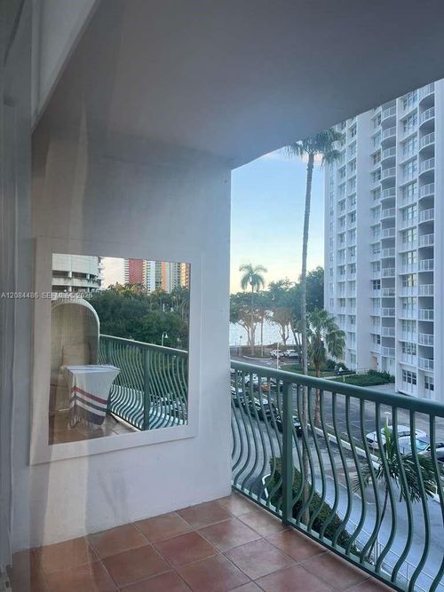 402-1408 Brickell Bay Dr, Miami, FL, 33131-3665 | Card Image