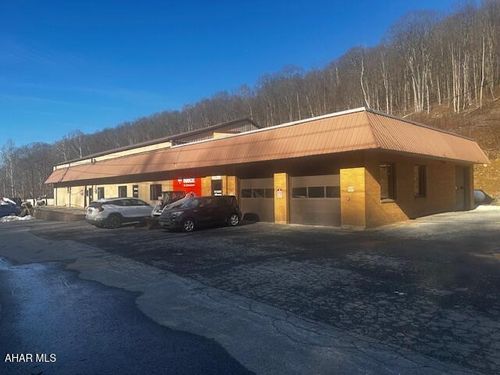 826 Tire Hill Rd, Johnstown, PA, 15905-7703 | Card Image