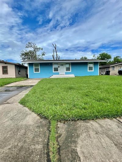 109 Acacia Street, House other with 3 bedrooms, 2 bathrooms and null parking in Lake Jackson TX | Image 2