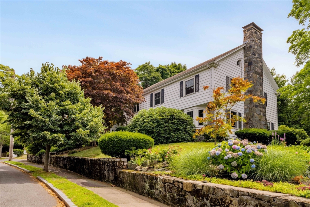 Wolcott Rd, Chestnut Hill, MA 02467