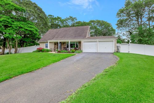 5 Hysler Ct, Coram, NY, 11727-1856 | Card Image