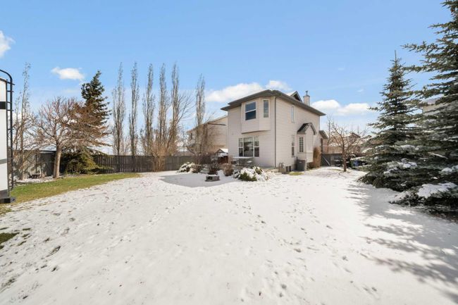 63 Hidden Ranch Close Nw, Home with 3 bedrooms, 2 bathrooms and 4 parking in Calgary AB | Image 32
