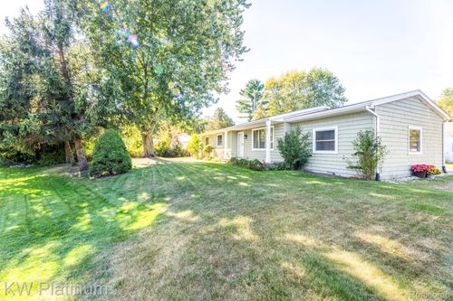 6481 Lakeshore Rd, Burtchville, MI, 48059-2559 | Card Image