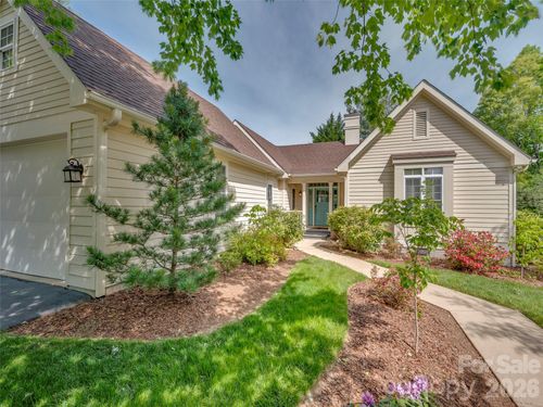 90 Dunroy Dr, Hendersonville, NC, 28739-6308 | Card Image