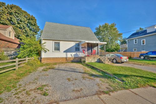 6437 Barker St, Niagara Falls, ON, L2G1Y6 | Card Image