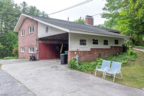 28 New Searles Rd, Nashua, NH, 03062-3443 | Card Image