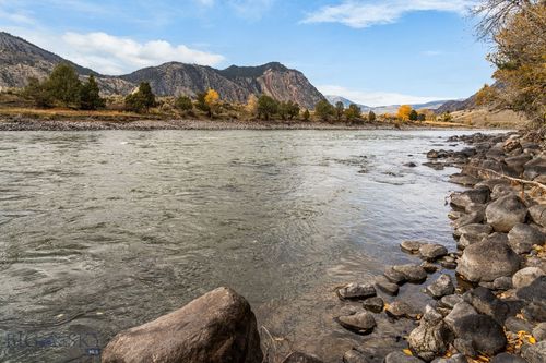 453 Us Highway 89 S, Gardiner, MT, 59030-9304 | Card Image
