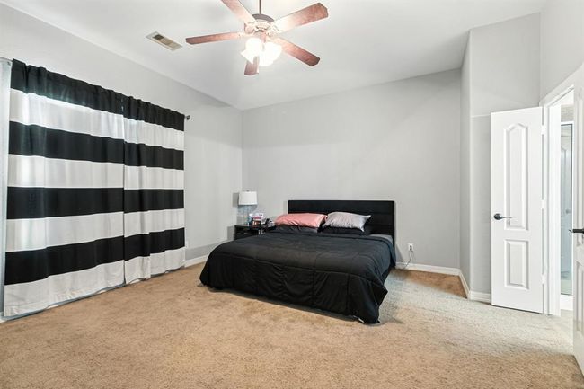 Bedroom with lots of closet space. | Image 19
