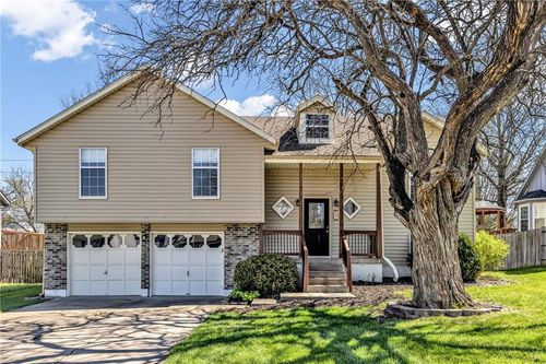 407 Woodson Ln, Greenwood, MO, 64034-9334 | Card Image