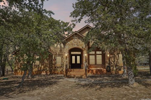 129 Hidden Forest Dr, La Vernia, TX, 78121-5904 | Card Image