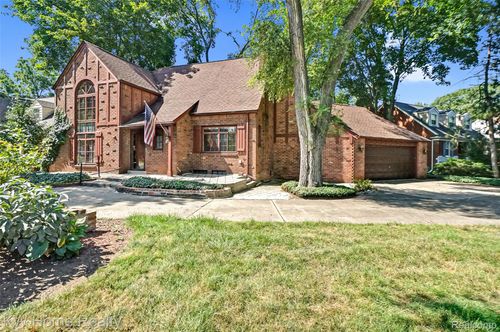 27943 Sunset Blvd W, Lathrup Village, MI, 48076-2649 | Card Image