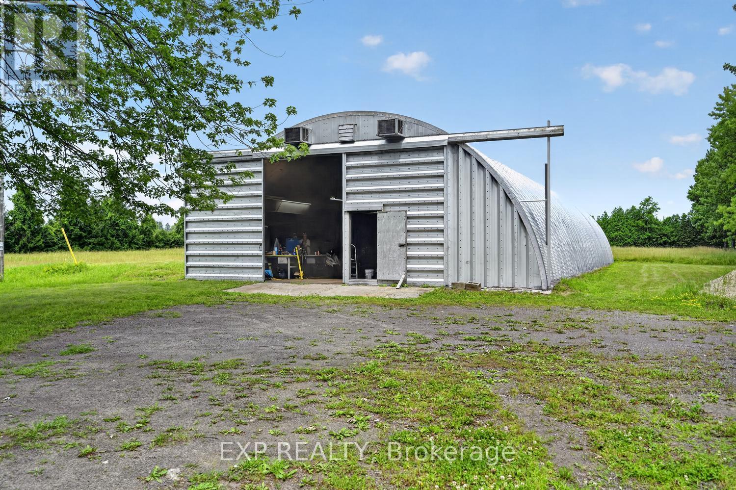 Commercial Sale in South Dundas