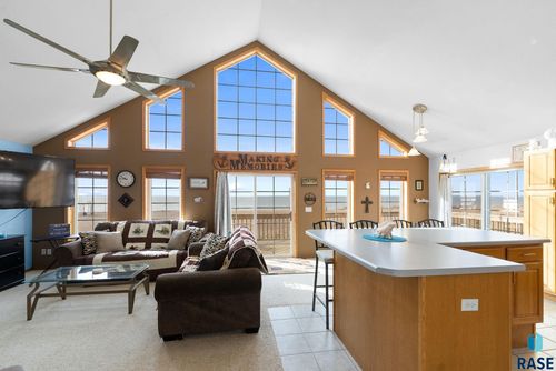 2041 Twin Lakes Rd, Lake Preston, SD, 57249-7700 | Card Image