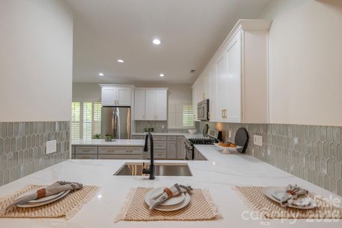 9323 Bonnie Briar Cir, Charlotte, NC, 28277-1578 | Card Image
