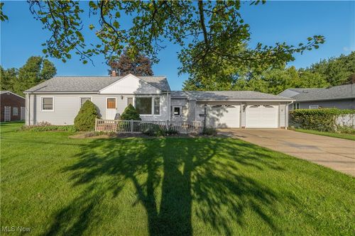 2138 Hawkins Rd, Westlake, OH, 44145-4223 | Card Image