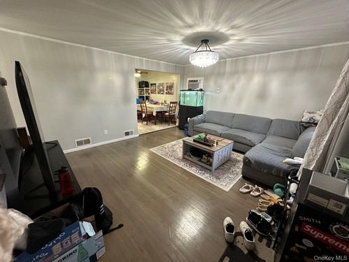 69 Virginia Ave, Plainview, NY, 11803-3518 | Card Image