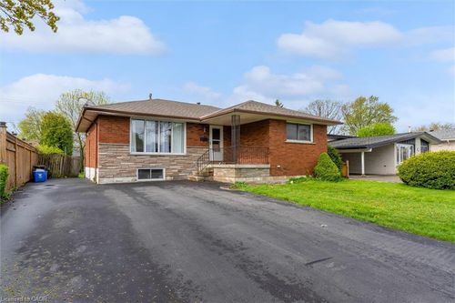 46 Beaconsfield Dr, Hamilton, ON, L8T2W9 | Card Image