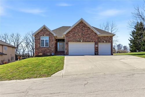1637 Sw Hedgewood Ln, Lee's Summit, MO, 64081-2688 | Card Image