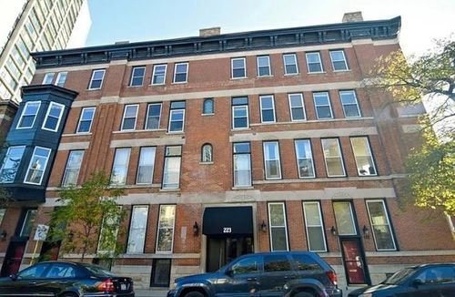 2b-223 Wisconsin St, Chicago, IL, 60614-5467 | Card Image