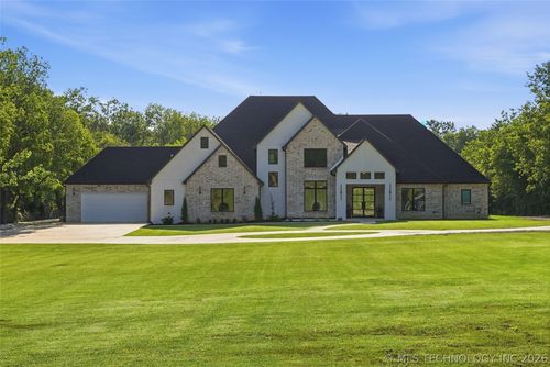 9701 N Memorial Dr, Owasso, OK, 74055-6766 | Card Image