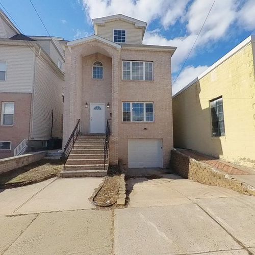 547 Elm St, Kearny, NJ, 07032-3621 | Card Image