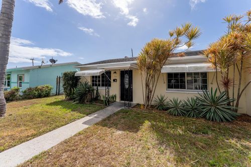 137 W 34th St, Riviera Beach, FL, 33404-3003 | Card Image