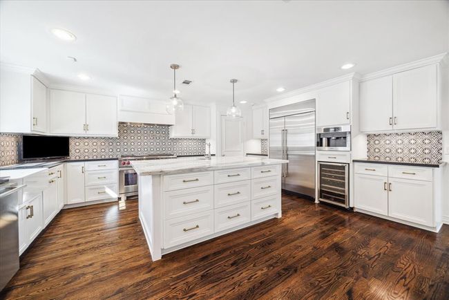 2129 Brentwood Dr, House other with 3 bedrooms, 5 bathrooms and 2 parking in Houston TX | Image 16